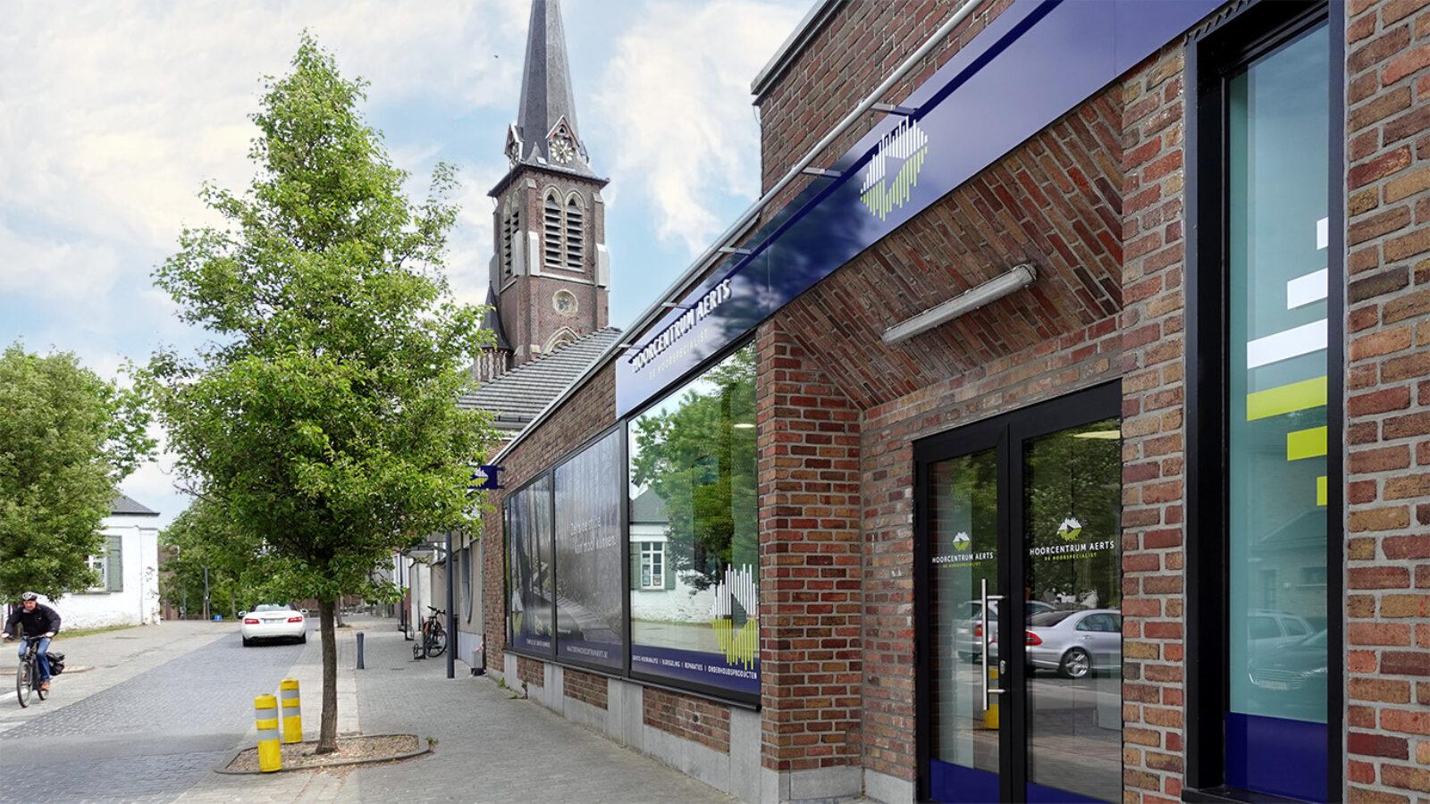 Aanzicht op gebouw Hoorcentrum Aerts Haaltert