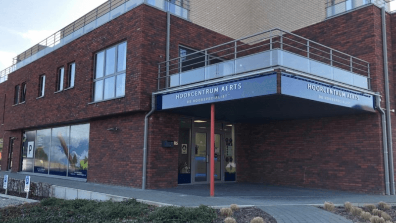 Gebouw straat uitzicht Hoorcentrum Aerts Lubbeek