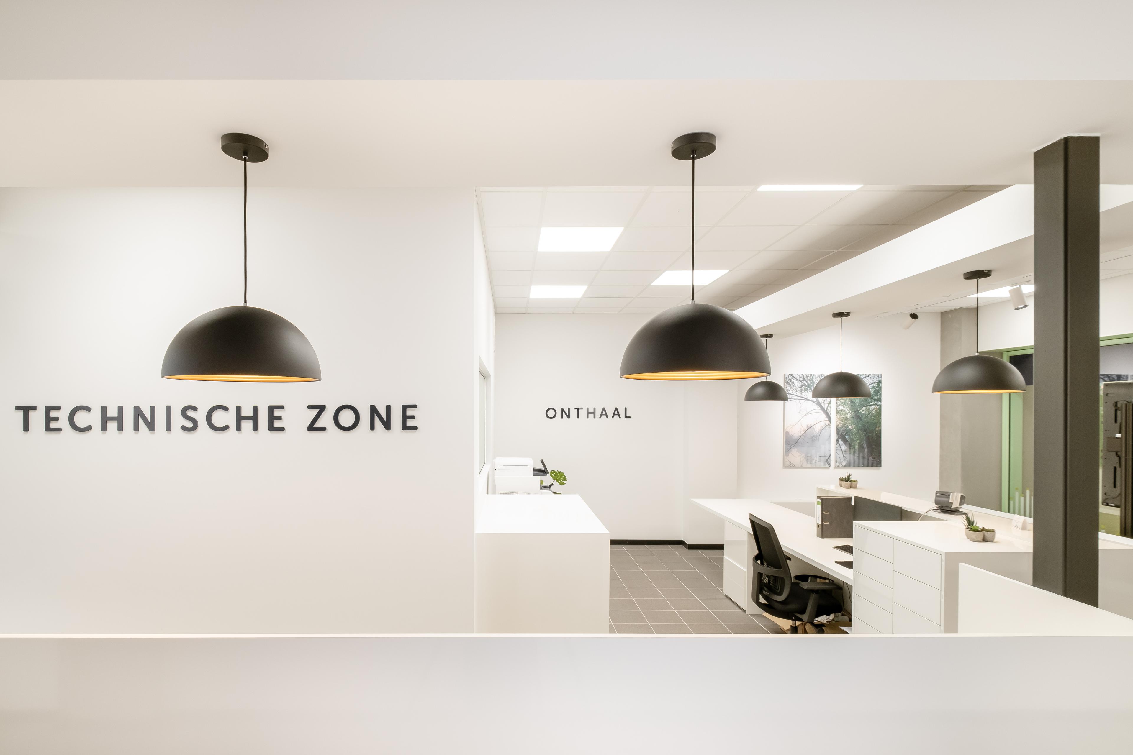 Zicht op technische zone en onthaal Hoorcentrum Aerts Antwerpen (ZNA Cadix)